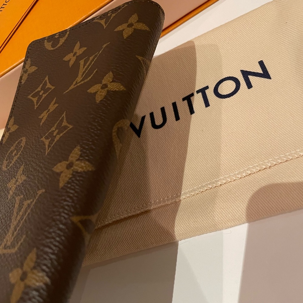 Authentic Louis Vuitton Pocket Agenda Cover - Picture 7 of 9